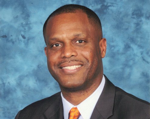 Superintendent Dana T. Bedden is politely rebuffing Mayor Dwight C. Jones’ call for closing more schools and squeezing students into ...