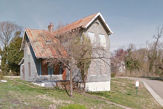 Vacant property at 1614 Sewell Ave. on South Side that the city has priced to sell for $1.