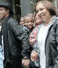 “American Idol” star Rayvon Owen walks through a sea of fans in Downtown with his biggest cheerleader — his mother, Patrice Fitzgerald.