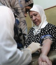 A nurse in Amman, Jordan, draws blood from a patient at Jordan’s National Center for Diabetes. The center is particularly busy ahead of Ramadan, when many Muslims seek advice on whether they can observe the sunrise to sunset fast during the holy month.