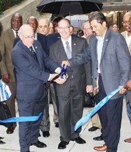 Cutting the ribbon to celebrate the renovation of the Flossmoor Metra Station are, from left, Metra CEO Don Orseno, Flossmoor Mayor Paul Braun, and Ill. State Rep. Anthony DeLuca,
Will Davis and Al Riley.