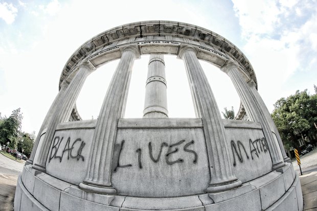 Jefferson Davis monument on Monument Avenue