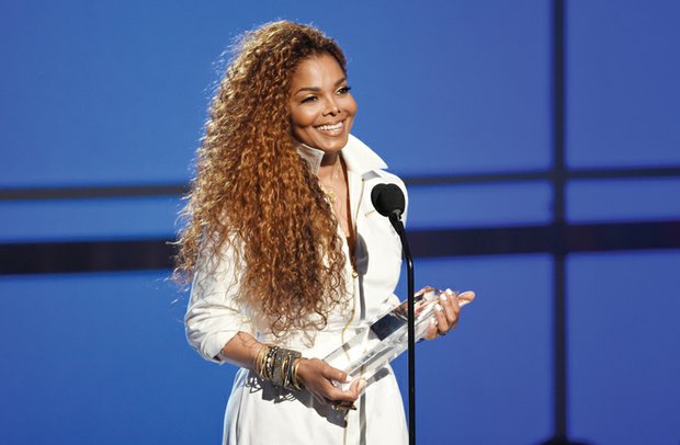 Janet Jackson accepts the inaugural Ultimate Icon