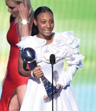 Little League phenom Mo’ne Davis accepts the ESPY Award for Best Breakthrough Athlete at last week’s ceremony in Los Angeles.