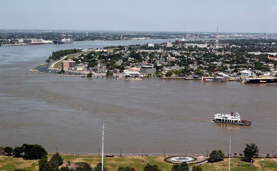 High Water on Mississippi River Leads to Dangerous Currents | Houston