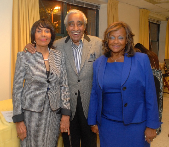 The Links dedicate new library at Alma Rangel Gardens assisted living