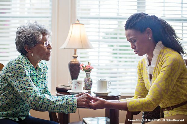 Actors Karen Abercrombie and Priscilla Shirer in the movie “War Room.”