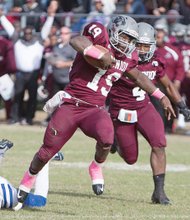 Virginia Union University’s Jerome Robinson breaks away from an Elizabeth City State University defender in the Panthers’ 43-31 home win last Saturday at Hovey Field.