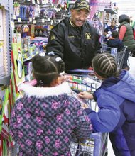 Spreading holiday cheer //The district includes lodges from Metro Richmond. After shopping, families enjoyed lunch and fellowship at the Richmond Association of Masonic Lodges at 25th and Leigh streets. 