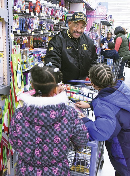 Spreading holiday cheer //The district includes lodges from Metro Richmond. After shopping, families enjoyed lunch and fellowship at the Richmond Association of Masonic Lodges at 25th and Leigh streets. 