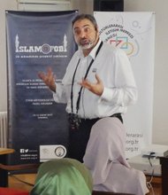 Fadel Solimon conducts a workshop with students in Istanbul.