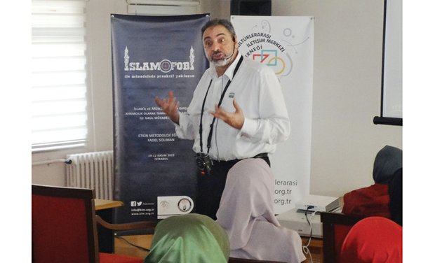 Fadel Solimon conducts a workshop with students in Istanbul.