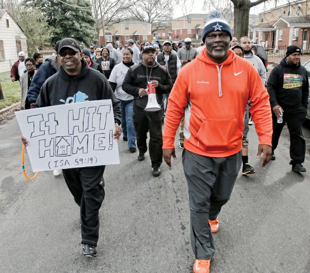 Coaches march to end violence // Sports coaches from Richmond area schools and recreation leagues mobilized more than 100 people who rallied and marched against violence Saturday in the Creighton Court public hous- ing community.