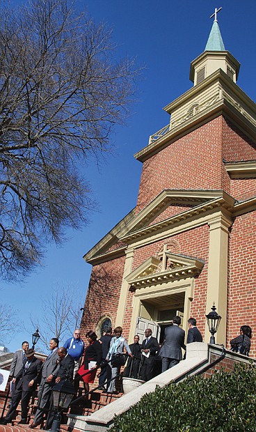 Let freedom ring! // People of all backgrounds, ethnicities and faiths came from across the nation to participate Monday in the “Let Freedom Ring: A Call to Heal a Nation” initiative at historic First Baptist Church of Williamsburg. There, they rang the church’s newly restored bell as part of the initiative marking the church’s 240th anniversary and to engender racial healing, peace and justice nationwide. People from across the nation can ring the bell in person or virtually during Black History Month. 
Monday’s kickoff included noted civil rights and justice advocates, remarks from former U.S. Ambassador Susan John Cook and the Rev. Jesse Jackson Sr., as well as descendents of President Thomas Jefferson and Sally Hemings, the African-American woman he enslaved and fathered six children with, who rang the bell. Entertainer Valerie Simpson of the famed singing duo Ashford and Simpson sang during the ceremony, along with the Hampton University Symphonic Choir.