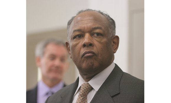 A grand jury Wednesday granted the Virginia State Police permission to investigate whether Mayor Dwight C. Jones blurred his roles ...