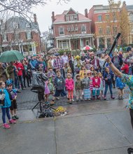 jugglers, stilt walkers, magicians and musicians bring their skills and talents to entertain the crowds at Easter on Parade, the annual celebration of the season last Sunday along Monument Avenue. //