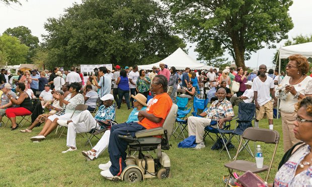 More than 1,000 people spread out across the lawn of the Newport News family
home of Rep. Robert C. “Bobby” Scott for the 40th annual Labor Day event