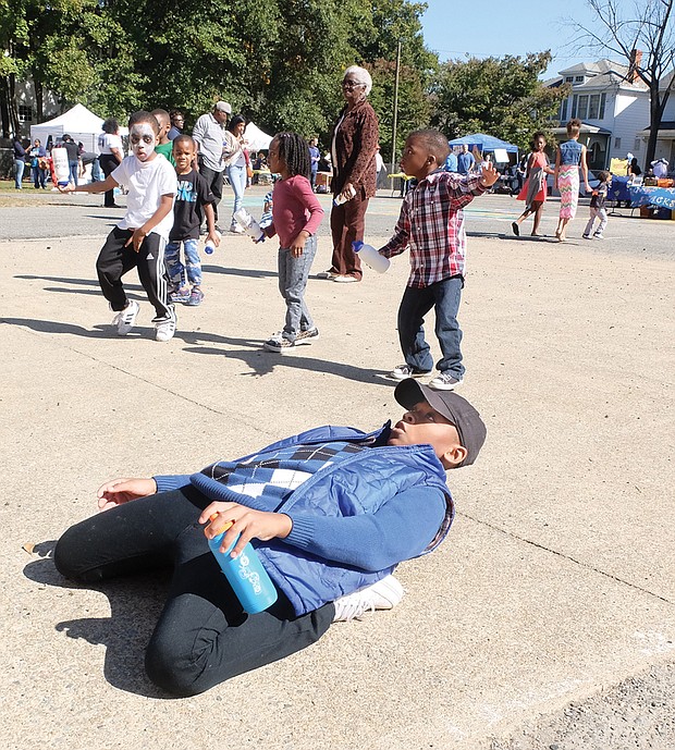 Breaking it down //
Kole Macklin, 10, shows off his dance skills as other students, parents and teachers celebrate the autumn mid- term last Saturday at the 4th Annual Fall extravaganza at J.e.b. Stuart elementary School on North Side.