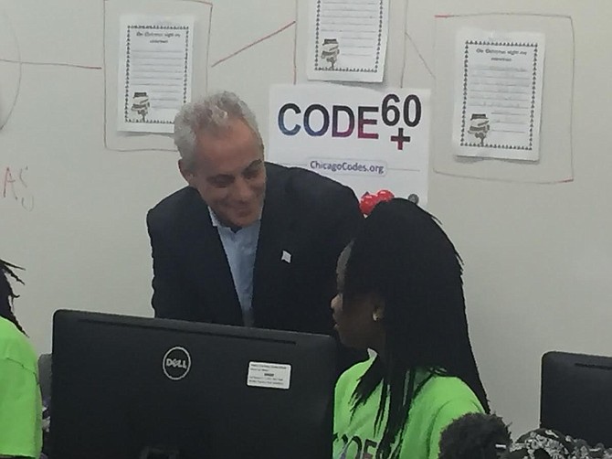  Mayor Rahm Emanuel explores a coding challenge alongside a Smyth Elementary student in the Code60+ Challenge