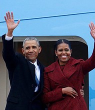 Michelle and Barack Obama say goodbye/Yahoo