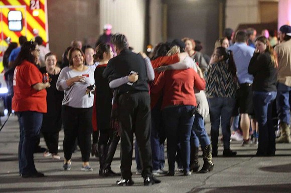 A man who was killed trying to stop a robbery at a San Antonio, Texas, mall is being hailed as …