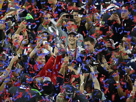 Houston, TX, USA; The Vince Lombardi Trophy is carried aloft through the crowd after Super Bowl LI at NRG Stadium. Mandatory Credit: Troy Taormina-USA TODAY Sports
(Photo: Troy Taormina, Troy Taormina)