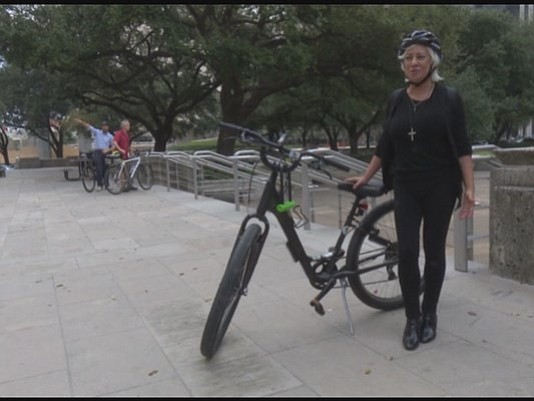 Bike advocates are pushing the city to make Houston’s streets safer after two cyclists died the week of the Super Bowl.