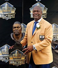 Charles Haley during NFL Hall of Fame induction ceremonies.