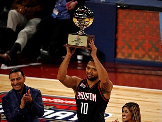 New Orleans, LA, USA; Houston Rockets guard Eric Gordon (10) celebrates winning the three-point contest during NBA All-Star Saturday Night at Smoothie King Center. Mandatory Credit: Derick E. Hingle-USA TODAY Sports
(Photo: Derick E. Hingle, Derick E. Hingle)
