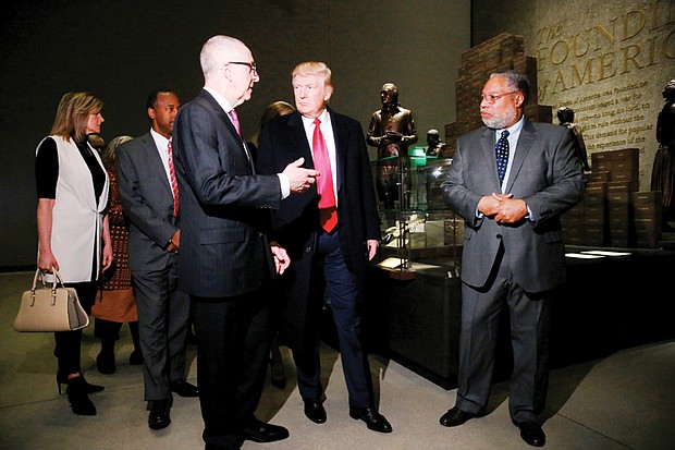 
President Trump, center, talks with David Skorton, left, secretary of the Smithsonian Institution, and Lonnie G. Bunch III, founding director of the Smithsonian’s National Museum of African American History and Culture in Washington, during Tuesday’s tour. 