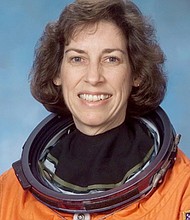  Ellen Ochoa 