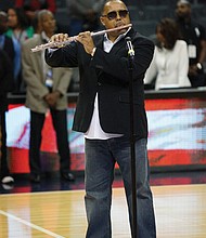 Jazz artist Najee performs the national anthem before last Saturday’s championship game.