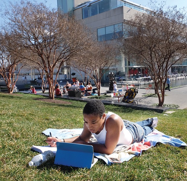 
Johnetta Jackson takes advantage of the unseasonably warm winter weather to study outdoors last week. Location: Virginia Museum of Fine Arts. Like many other Richmond area residents and visitors, the Virginia Commonwealth University student and personal trainer found a way to enjoy the unexpected winter warmth. High temperatures are expected to be in the chillier 50s heading into the weekend, but then warm up again into the 70s by Monday before beginning another run of cooler days.  