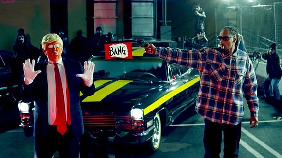 A new rap video from Snoop Dogg has stirred controversy with its mock execution of a clown dressed as President …