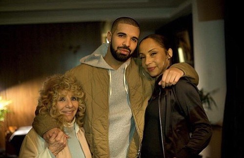 Drake shows love to his mother & Sade!