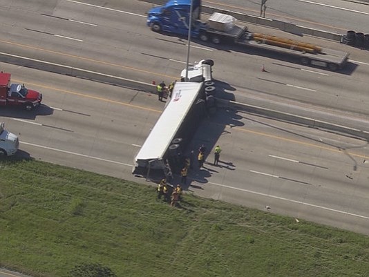 The Baytown Police Department is on the scene of a major accident involving a 18 wheeler that rolled over in the 9500 block of I-10 eastbound between North Main and Sjolander in Baytown.
