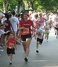 Bring the family and join Houston runners of all ages at the Houston Heights Associations 32nd Annual Fun Run.