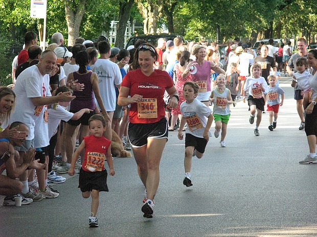 Bring the family and join Houston runners of all ages at the Houston Heights Associations 32nd Annual Fun Run.
