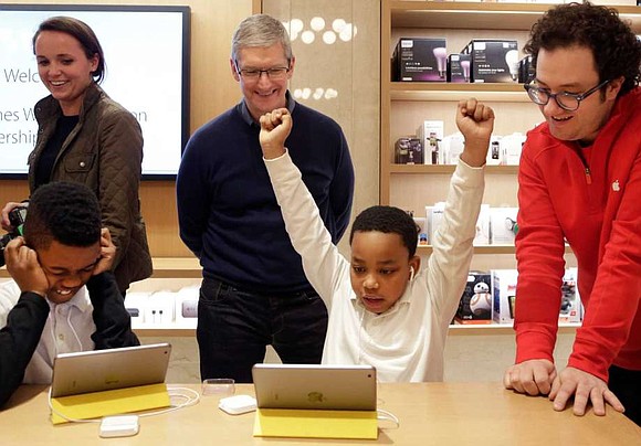 Houston Community College is keeping up with the times with a new coding school for Apple Apps.