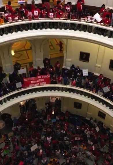 Texas ended its contentious legislative session Monday as protesters packed into the state Capitol over a new ban on sanctuary …