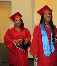 Michael Brown’s mother and sister, Lesley McSpadden (l) and Daysa Brown (r), graduate high school on same day (photo via tuko.co.ke)