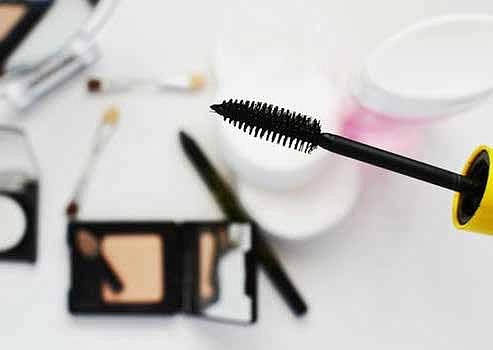 While mascara and eyeliner can create different looks, from subtle to striking, they can also make
you sick.