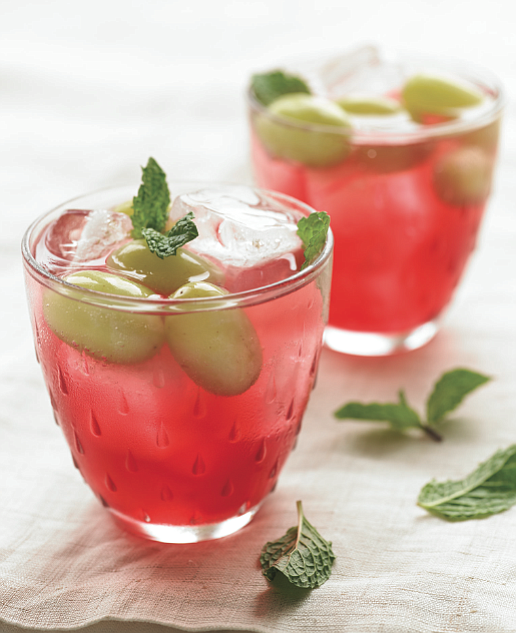 Sparkling Hibiscus Tea with Grapes and Mint