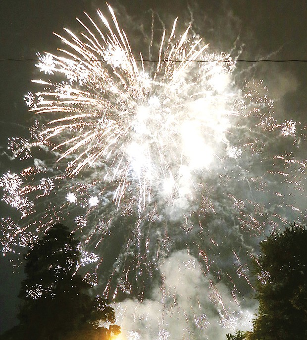 Richmonders fired up their backyard grills and headed to parks, pools and rivers to kick back during the weekend and ease into Fourth of July festivities and activities Monday and Tuesday.