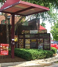 Ordering fast food can be tricky for people who are trying to eat healthfully, but it can be particularly challenging for vegetarians. Menus are often limited in vegetarian staples such as beans, lentils, whole grains and vegetables, but more and more restaurants are catering to meatless customers.