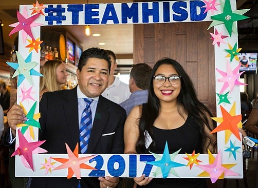 HISD Superintendent Richard Carranza with a new teacher