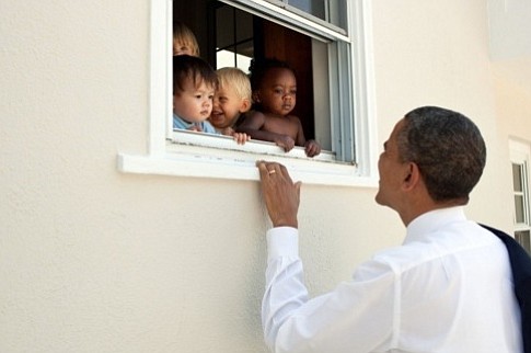 Barack Obama with kids/twitter.com/BarackObama