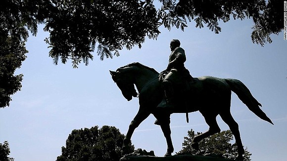Officials in Charlottesville, Virginia, want to cover two controversial Confederate statues -- but they say finding pieces of black material …