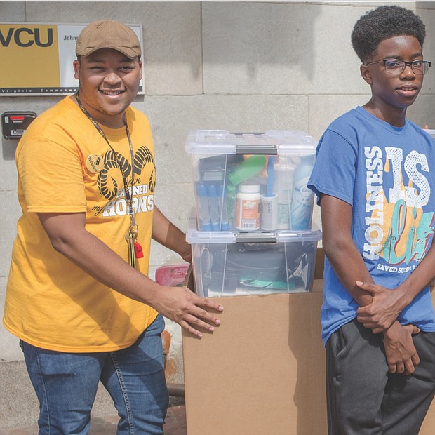 A new wave of freshmen has arrived on Richmond’s college campuses, often accompanied by their families. William P. Agble of Fredericksburg, third from right, moves a cartful of belongings Saturday into Johnson Hall at Virginia Commonwealth University, with help from his family and a student volunteer, left.  Surrounding him, from left, are brother Josh, sister Jemima holding his guitar, father William K. Agble, mother Susie Agble and sister Kaitlyn. William and other students started classes at VCU this week.