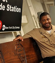 Petty Officer 1st Class Michael Fifer from Houston/Photo By Mass Communication Specialist 1st Class Robert Zhan